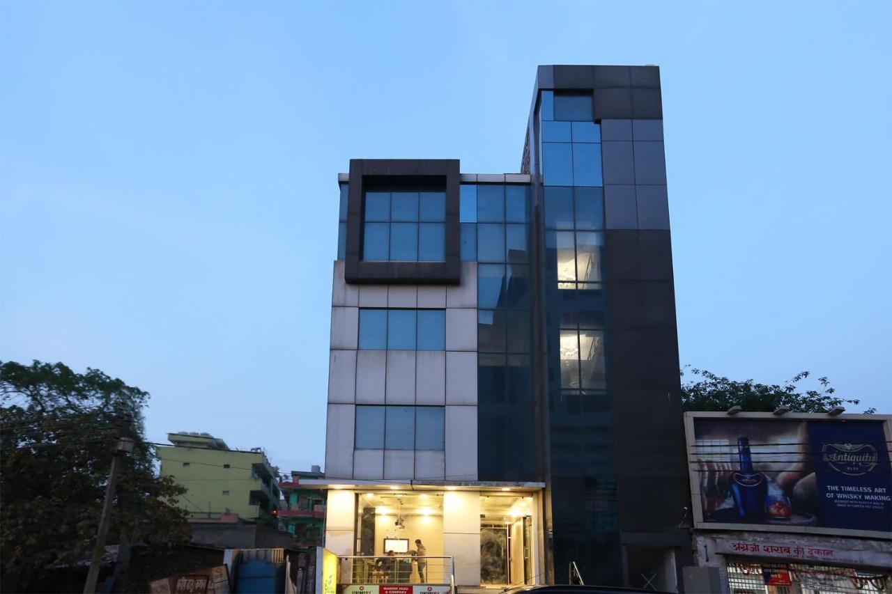 Capital O 12807 Amaira Hotel And Banquets Noida Exterior photo