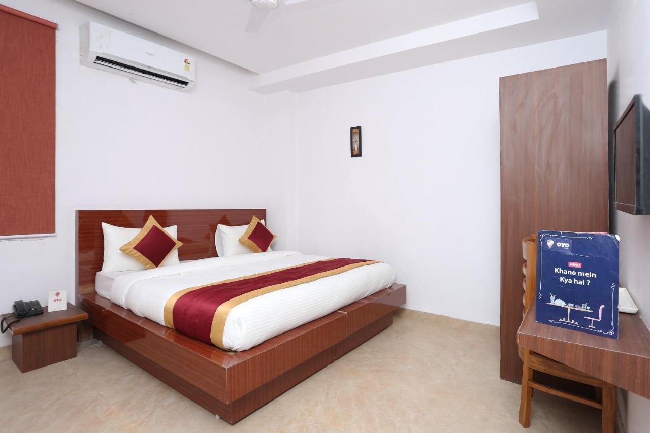 Capital O 12807 Amaira Hotel And Banquets Noida Exterior photo