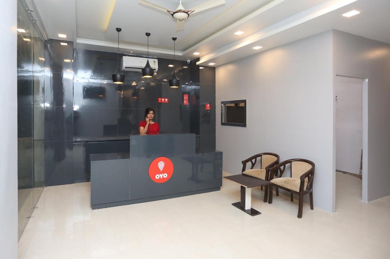 Capital O 12807 Amaira Hotel And Banquets Noida Exterior photo