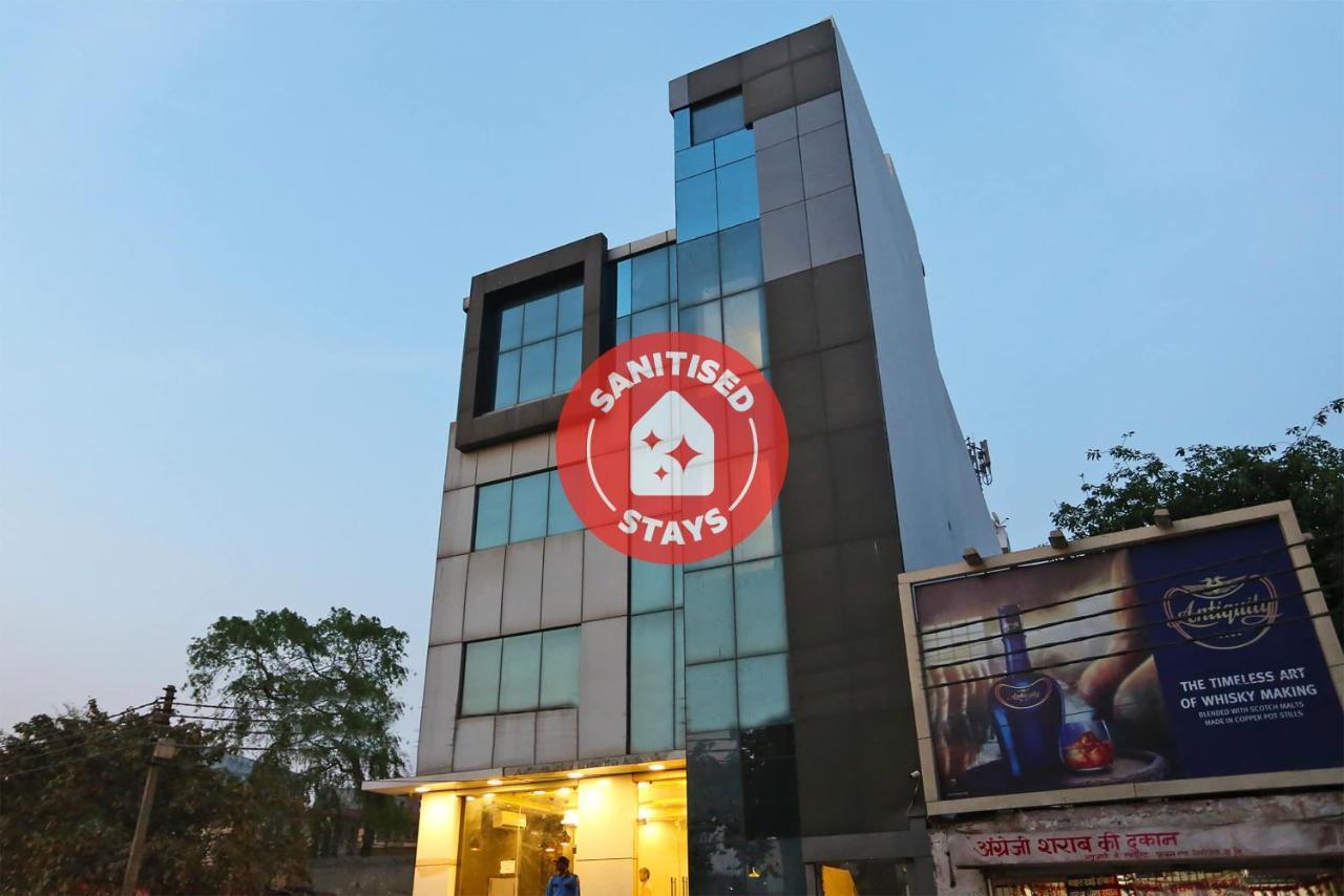 Capital O 12807 Amaira Hotel And Banquets Noida Exterior photo