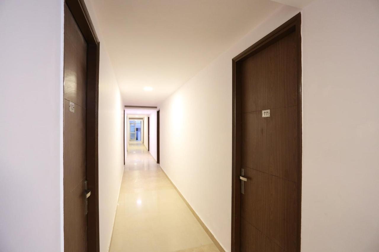 Capital O 12807 Amaira Hotel And Banquets Noida Exterior photo