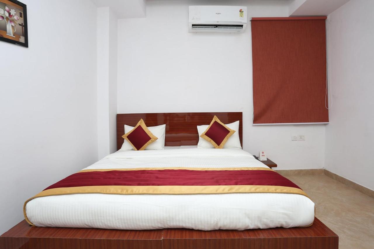 Capital O 12807 Amaira Hotel And Banquets Noida Exterior photo